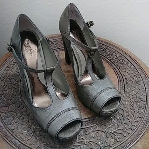 Simply Vera Vera Wang shoes. Rosella Taupe